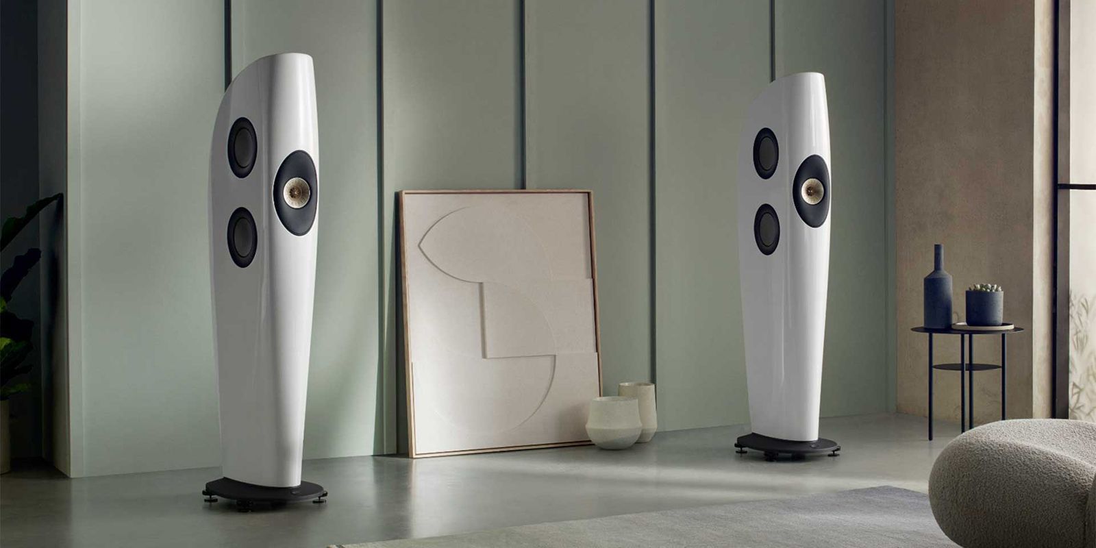 Picture of the KEF blade two Meta Speakers in White